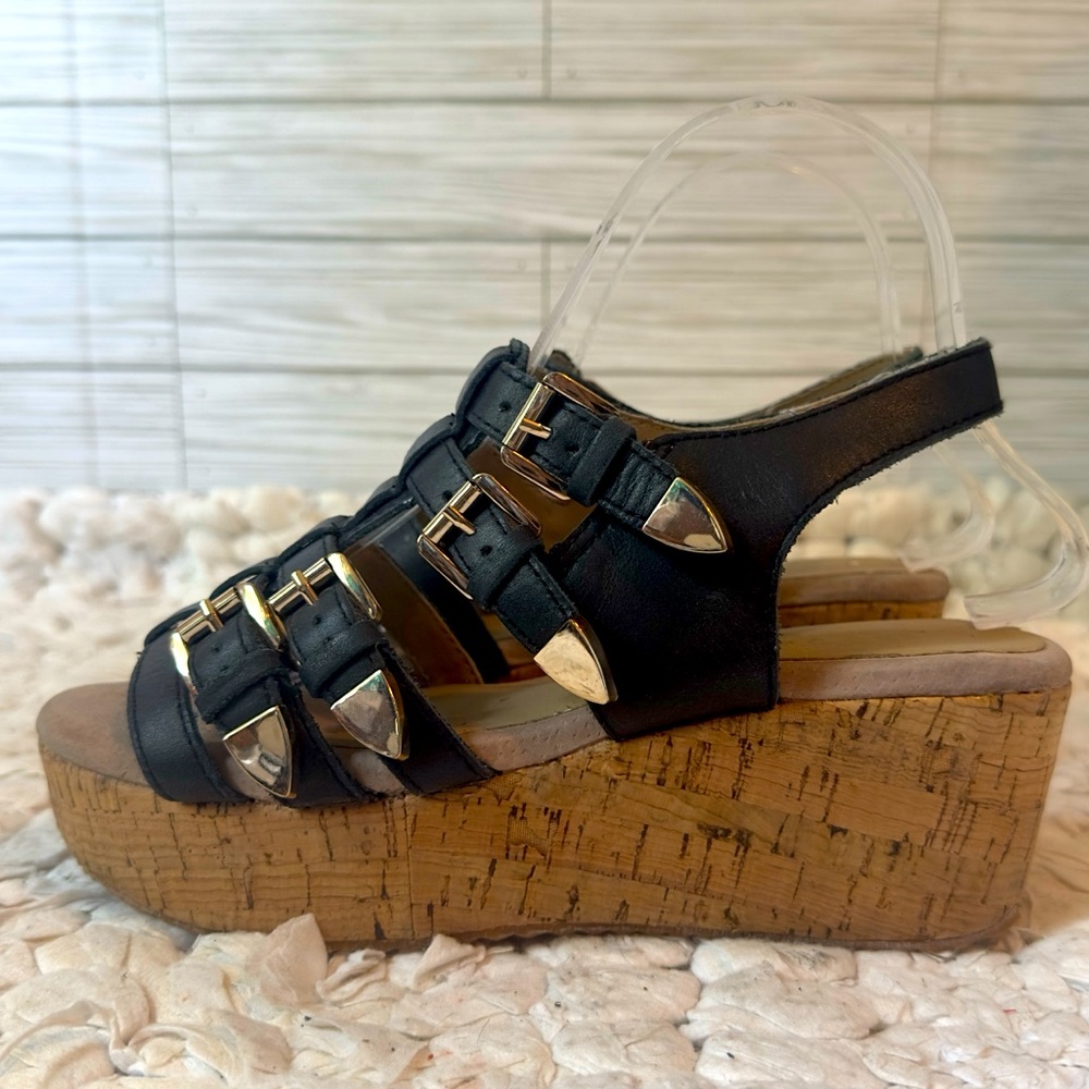 Very Volatile Sandals - Picture 2 of 6